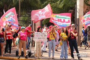 Na v&eacute;spera do 2&ordm; turno, manifestantes fazem ato pr&oacute;-Lula em Campo Grande 