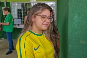 Estudante vota pela primeira vez e pede consci&ecirc;ncia aos eleitores em Campo Grande (v&iacute;deo)