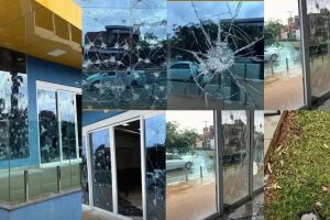 C&acirc;mara de Costa Rica amanhece com vidros destru&iacute;dos e revolta moradores