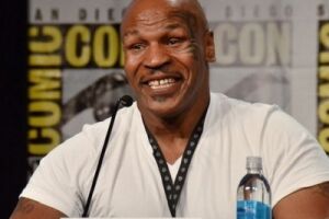 Para Mike Tyson, Conor McGregor é uma estrela maior do que Ronda Rousey (Foto: AFP)