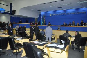 CCJ pede mais prazo e Câmara Municipal adia votação de vetos de Bernal