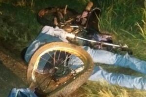 Motociclista morre após perder controle e bater em caminhão
