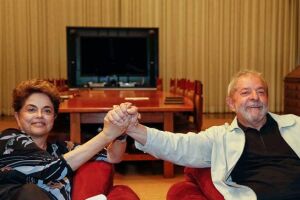 Lula se reúne com Dilma para discutir depoimento no impeachment
