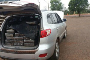 PRF encontra veículo abandonado com quase 1 tonelada de maconha