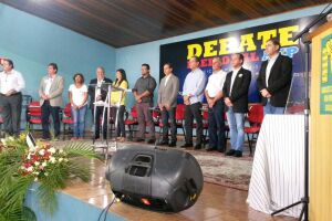 Debate para prefeito começa com 13 candidatos e duas ausências na ACP
