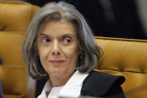 Cármen Lúcia estreia no comando do STF com ações trabalhistas e sociais