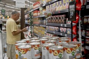 Preços dos alimentos voltam a cair e aliviam a inflação, diz FGV