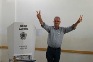 Geraldo vota e diz esperar que a maioria 'silenciosa' se manifeste nessas eleições