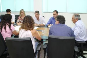 Prefeito de Maracaju discute Plano Municipal de Saneamento Básico com a Sanesul