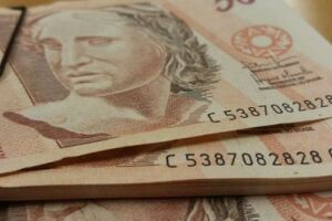 Diário Oficial da União publica decreto com o novo salário mínimo de R$ 937