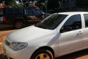 Galões de combustíveis foram colocados no porta-malas de veículo