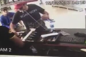 VÍDEO: Bandidos debocham de comerciantes ao roubar bebidas, cigarros e dinheiro de conveniência