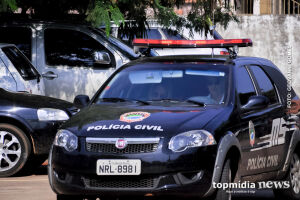 Motorista cai em golpe, é assaltado e feito refém por bandidos armados