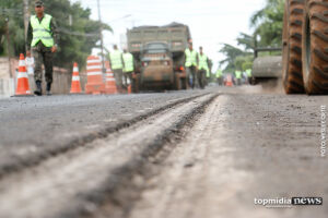 Exército admite desperdício, mas assegura qualidade de asfalto usado em recapeamento