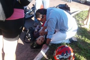 Na Lata: A caminho de agenda, prefeito ajuda a socorrer vítima de acidente de trânsito