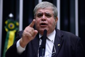 Na Lata: Marun ganha apoio de senadores para ‘derrubar’ Renan Calheiros