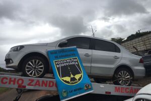 Carro foi roubado por suspeito encapuzado em Angélica