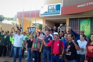 Manifestantes denunciam manobra para aprovar reforma Trabalhista em regime de urgência