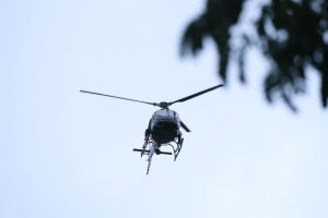 Com apoio de helicóptero, PM apreende mais de sete mil quilos de drogas