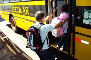 Governo reajusta transporte escolar em 15% e irá pagar R$ 214 por aluno