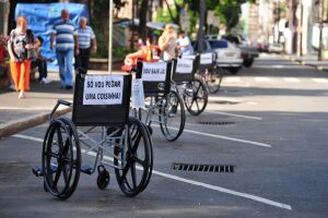 Cadeiras de rodas ocuparão estacionamento para sensibilizar sobre uso de vagas exclusivas