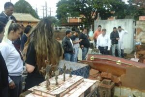 Bandidos violam túmulo e retiram partes do corpo de idoso enterrado na fronteira