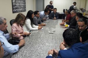 Na Lata: Puccinelli faz papel de 'governador' e acompanha ministro em agenda oficial