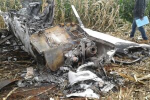 Aeronave foi incendiada e deixada em milharal