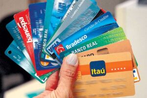 Taxa de juros é desconhecida por 59% dos usuários de cartão de crédito