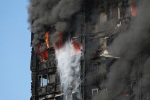 Polícia diz que 58 pessoas desaparecidas após incêndio em Londres morreram