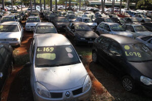 Mais de 2,7 mil ve&iacute;culos apreendidos podem ir a leil&atilde;o em Mato Grosso do Sul