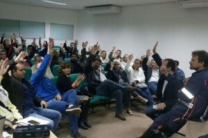 Médicos durante assembleia.