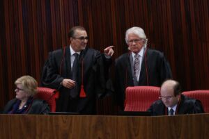 Advogados de Temer e Dilma reforçam confiança na absolvição pelo TSE