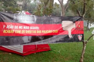 Após duas semanas, policiais civis persistem em acampamento e exigem ação do Governo