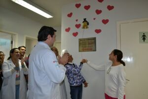 Santa Casa inaugura Sino da Superação que marca a vitória de pacientes contra o câncer