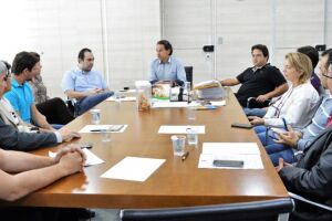 Marquinhos faz proposta de reajuste de 15% para profissionais da saúde