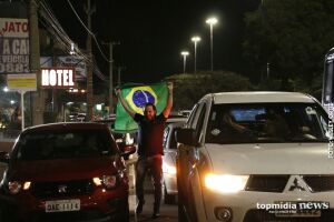 Grupo faz carreata para celebrar condenação de Lula