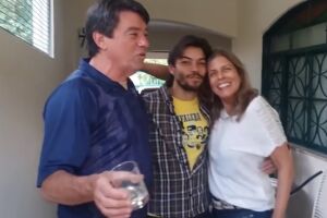 Em homenagem ao casal Silveira, filho publica vídeo de surpresa no Dia dos Pais