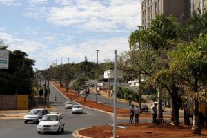 Semáforos começam a ser instalados em rotatória da Avenida Mato Grosso com Nelly Martins