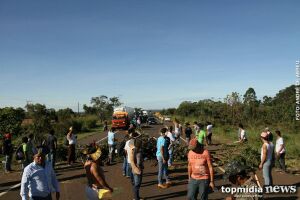 Em protesto por demarcações, indígenas bloqueiam rodovia próximo à Miranda