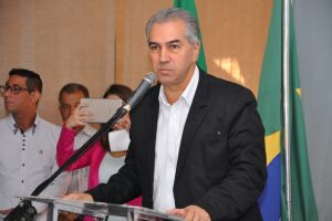Governador lança e entrega obras em Porto Murtinho
