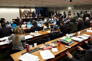 Comissão da reforma política aprova 'distritão' para eleições de 2018 e de 2020