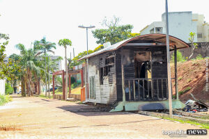 Incêndio destrói trailer no Centro e população reclama do tráfico na região