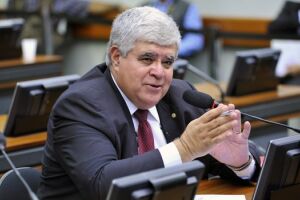 Senador do PSDB deixa CPI da JBS após Carlos Marun ser escolhido relator