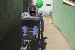 Criança com paralisia foi deixada de fora na excursão