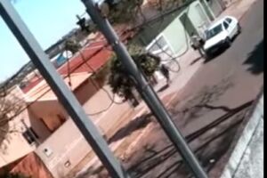 Vídeo: vizinhos flagram furto e reclamam de insegurança no Jardim Samambaia