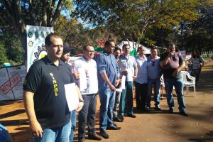 Representantes do Fórum durante protesto por reajuste na Capital