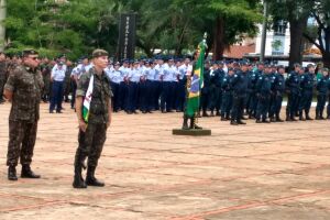 Exército comemora o Dia da Bandeira com evento na Praça do Rádio