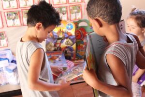 Cooperativa arrecada e doa 1.200 livros infantis para instituição da Capital