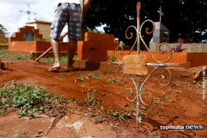 Durante fiscalização, 14 menores são flagrados trabalhando em cemitérios da Capital